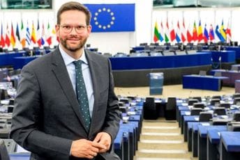 Prvi korak na putu Srbije ka EU - priznanje Republike Kosovo Prvi korak na putu Srbije ka EU - priznanje Republike Kosovo