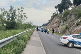 Saobraćajna nezgoda na putu Podgorica - Danilovgrad, dvije osobe povrijeđene Saobraćajna nezgoda na putu Podgorica - Danilovgrad, dvije osobe povrijeđene