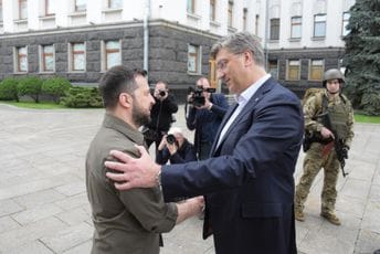 Plenković stigao u Kijev, sastao se sa Zelenskim: Hrvatska zna kako je biti pod vojnom agresijom Plenković stigao u Kijev, sastao se sa Zelenskim: Hrvatska zna kako je biti pod vojnom agresijom