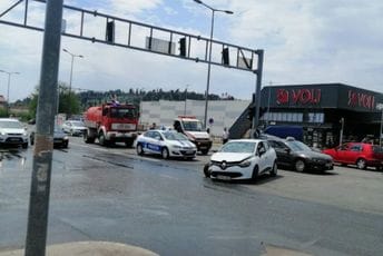 Udes na Zlatici, povrijeđene dvije osobe Udes na Zlatici, povrijeđene dvije osobe