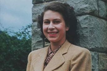 Objavljeni do sada neviđeni snimci o mladosti kraljice Elizabete Objavljeni do sada neviđeni snimci o mladosti kraljice Elizabete