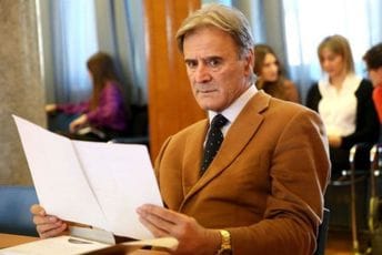 Blažić: Abazović izgovara nebuloze i manipuliše laičkom javnošću, da li je on uopšte čitao Ustav? Blažić: Abazović izgovara nebuloze i manipuliše laičkom javnošću, da li je on uopšte čitao Ustav?