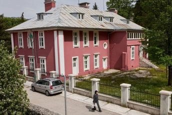 Muzička akademija i dalje bez nove zgrade: Četiri decenije čekaju da budu svoji na svome Zgrada Muzičke akademije na Cetinju, staro Englesko poslanstvo