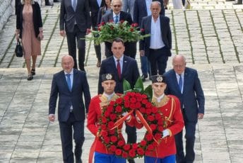 Delegacija Glavnog grada položila vijenac na Spomenik Partizanu-borcu Delegacija Glavnog grada položila vijenac na Spomenik Partizanu-borcu