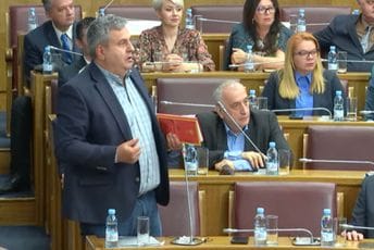 Radunović: Dosta je dječjih igara Demokrata, izbacivanje Vukovića iz kancelarije biće prva odluka Ustavnog suda