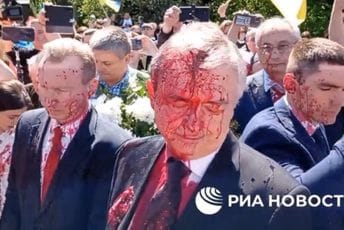 Poljska: Ruski ambasador poliven crvenom bojom Poljska: Ruski ambasador poliven crvenom bojom