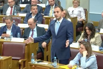 Konatar: Više razloga da ne podržimo Mandića, novi izbori do kraja 2024. godine Konatar: Više razloga da ne podržimo Mandića, novi izbori do kraja 2024. godine