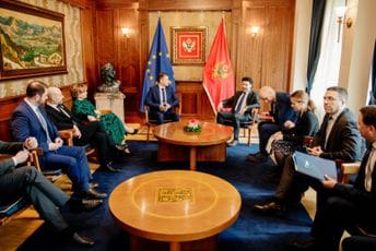 Abazović na sastanku sa delegacijom EPP: Vlada teži jasnim rezultatima na polju vladavine prava i borbe protiv korupcije Abazović na sastanku sa delegacijom EPP: Vlada teži jasnim rezultatima na polju vladavine prava i borbe protiv korupcije