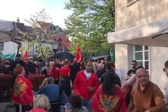 Abazović stigao na Cetinje, opet dočekan zvižducima i pogrdnim skandiranjem (VIDEO) Abazović stigao na Cetinje, opet dočekan zvižducima i pogrdnim skandiranjem (VIDEO)