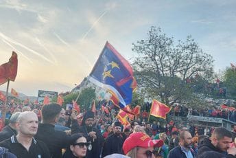 Na Belvederu i zastava Vojvodine Na Belvederu i zastava Vojvodine