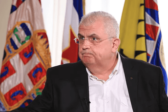 Čanak: Srbija neće prestati da se miješa u politiku Crne Gore Čanak: Srbija neće prestati da se miješa u politiku Crne Gore