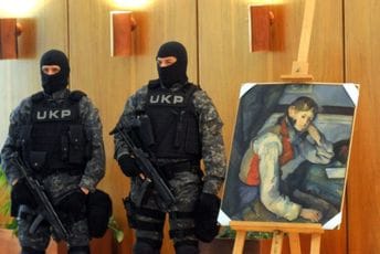 Cio svijet godinama tražio Pink Pantera, a on igrao fudbal za veterane begoradske Kaluđerice Cio svijet godinama tražio Pink Pantera, a on igrao fudbal za veterane begoradske Kaluđerice