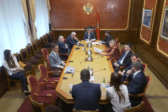 Administrativni odbor danas o zaradama članova Vlade i poslanika Administrativni odbor danas o zaradama članova Vlade i poslanika