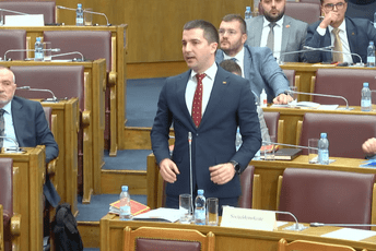 Bečić: Crna Gora će u narednom periodu saznati s kim je i o čemu Abazović razgovarao putem Skaj aplikacije Bečić: Crna Gora će u narednom periodu saznati s kim je i o čemu Abazović razgovarao putem Skaj aplikacije