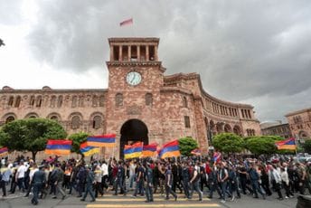 Traže ostavku Pašinjana: U Jerevanu uhapšen 61 demonstrant Traže ostavku Pašinjana: U Jerevanu uhapšen 61 demonstrant