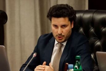 Abazović: Netačno da će Europol obustaviti razmjenu informacija sa Crnom Gorom Abazović: Netačno da će Europol obustaviti razmjenu informacija sa Crnom Gorom