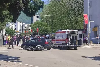 Povrijeđen motociklista ispred Centra bezbjednosti Bar Povrijeđen motociklista ispred Centra bezbjednosti Bar