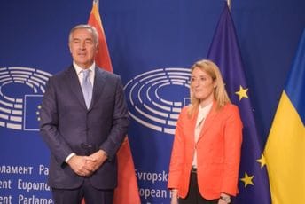 Đukanović: Intenzivirati integracije kako Balkan zbog upliva antievropske politike ne bi bio izvor nestabilnosti Đukanović: Intenzivirati integracije kako Balkan zbog upliva antievropske politike ne bi bio izvor nestabilnosti