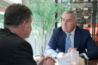 Đukanović se sastao sa Lajčakom u Briselu Đukanović se sastao sa Lajčakom u Briselu