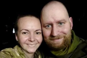 Tri dana nakon što se udala u Azovstalu, ukrajinska vojnikinja je postala udovica Tri dana nakon što se udala u Azovstalu, ukrajinska vojnikinja je postala udovica