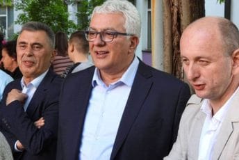 Mandić nakon litije u Nikšiću: Važno redovno okupljanje srpskog naroda pod jednu kamilavku Mandić nakon litije u Nikšiću: Važno redovno okupljanje srpskog naroda pod jednu kamilavku