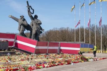 Letonci počinju da uklanjaju spomenike sovjetskih vojnika Letonci počinju da uklanjaju spomenike sovjetskih vojnika