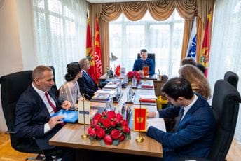 Bečić: Partije koje čine Vladu imaju više ministara nego poslanika Bečić: Partije koje čine Vladu imaju više ministara nego poslanika