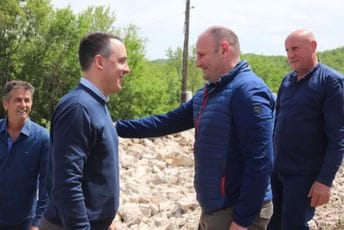 Vuković obišao Komane: Duboko poštovanje prema slavnoj istoriji ovog kraja Vuković obišao Komane: Duboko poštovanje prema slavnoj istoriji ovog kraja