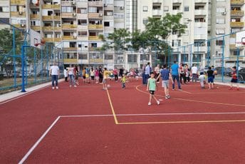 U Podgorici obnovljeno još jedno igralište, sedmo sa tartan podlogom U Podgorici obnovljeno još jedno igralište, sedmo sa tartan podlogom