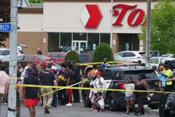 Pakao u supermarketu: Osmoro mrtvih u Bafalu, napadač nosio vojničku uniformu Pakao u supermarketu: Osmoro mrtvih u Bafalu, napadač nosio vojničku uniformu