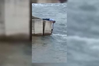 Gost na svadbi spasio psa iz nabujalog Lima (VIDEO) Gost na svadbi spasio psa iz nabujalog Lima (VIDEO)