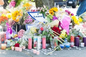 Bajden nakon rasističkog pokolja: Mržnja je mrlja na duši Amerike Bajden nakon rasističkog pokolja: Mržnja je mrlja na duši Amerike