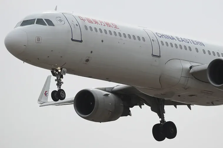 Nije slučajno: Evo zašto su prozori na avionu okrugli ili ovalni a ne četvrtasti