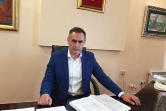 Damjanović: Za odlične usluge u javnom sektoru zarade moraju biti približne onim u privatnom Damjanović: Za odlične usluge u javnom sektoru zarade moraju biti približne onim u privatnom