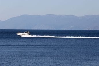 U Jadranu pronađena tri tijela sa italijanskog tegljača U Jadranu pronađena tri tijela sa italijanskog tegljača