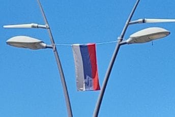 GI „21. maj“: Ukloniti trobojke na bulevaru u Budvi GI „21. maj“: Ukloniti trobojke na bulevaru u Budvi