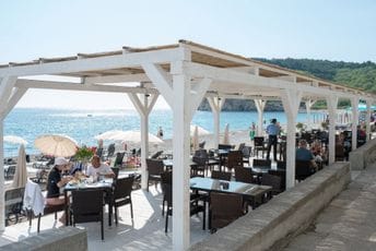 U srcu Buljarice, na pjeni mora - Restoran Plaža