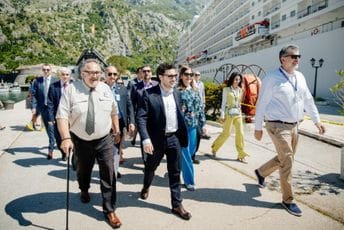 Abazović i Đurović u radnoj posjeti Kotoru: Obaveza države je da pomogne svoje kompanije Abazović i Đurović u radnoj posjeti Kotoru: Obaveza države je da pomogne svoje kompanije