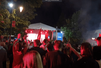 Koncert na Cetinju povodom Dana nezavisnosti: Perper otvorio pjesmom ''Ljubav'' (VIDEO) Koncert na Cetinju povodom Dana nezavisnosti: Perper otvorio pjesmom ''Ljubav'' (VIDEO)