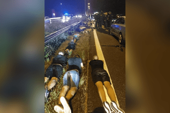 Navijači splitskog Hajduka napali policiju: Veliki sukob na autoputu, ranjene dvije osobe Navijači splitskog Hajduka napali policiju: Veliki sukob na autoputu, ranjene dvije osobe