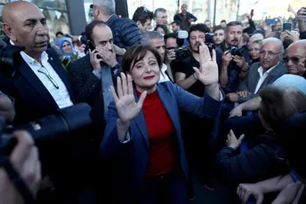 U Istanbulu održan veliki skup podrške opozicionarki osuđenoj za vrijeđanje Erdogana U Istanbulu održan veliki skup podrške opozicionarki osuđenoj za vrijeđanje Erdogana