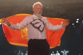 Merlin sa crnogorskom zastavom: Samo ujedinjeni možemo naprijed Merlin sa crnogorskom zastavom: Samo ujedinjeni možemo naprijed