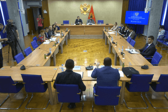 Damjanović: Biće potrebe da se dodatno zadužimo, imamo gotovinski deficit u aprilu od 14 miliona eura Damjanović: Biće potrebe da se dodatno zadužimo, imamo gotovinski deficit u aprilu od 14 miliona eura