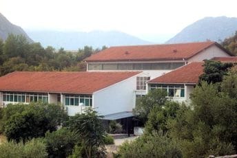 Lažna dojava o bombi u kotorskoj školi Lažna dojava o bombi u kotorskoj školi