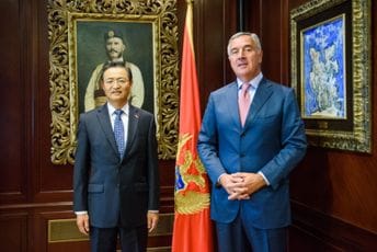 Đukanović sa ambasadorom Kine: Posvećenost EU integracijama ne dovodi u pitanje očuvanje veza sa tradicionalnim prijateljima Đukanović sa ambasadorom Kine: Posvećenost EU integracijama ne dovodi u pitanje očuvanje veza sa tradicionalnim prijateljima