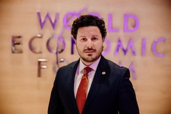 Abazović tvrdi: Avion i helikopter biće spremni za sezonu požara Abazović tvrdi: Avion i helikopter biće spremni za sezonu požara