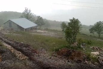 Nakon jučerašnjeg nevremena u Nikšiću: Poljoprivrednici se nadaju da će im država pomoći Nakon jučerašnjeg nevremena u Nikšiću: Poljoprivrednici se nadaju da će im država pomoći
