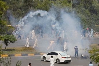 Neredi u Pakistanu: Svrgnuti premijer poveo pristalice u Islamabad, blokirani svi izlazi