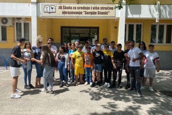 Mladi Romi i Egipćani u obilasku srednjih škola Mladi Romi i Egipćani u obilasku srednjih škola