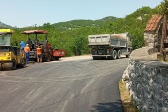 Cetinje: Nastavlja se sanacija putne infrastrukture na seoskom području Cetinje: Nastavlja se sanacija putne infrastrukture na seoskom području